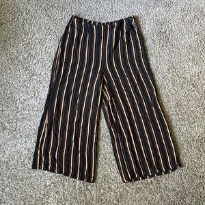 Capri pants, super light and flowy, Size M, Xhilaration